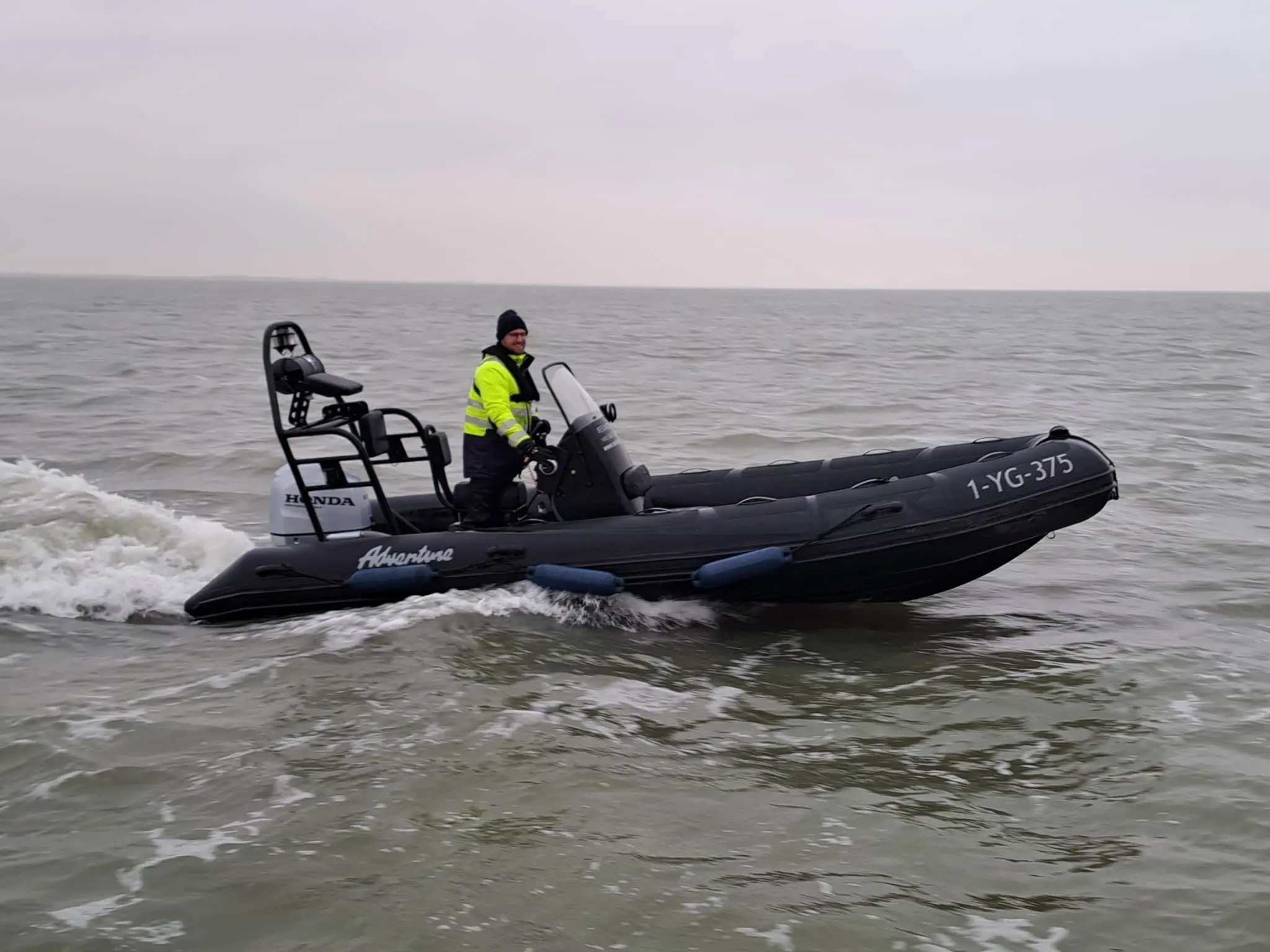 Jimmy van Rijn and his colleagues during a field work campaign to investigate fish migrations in Dutch waters. ©Tamme Smit